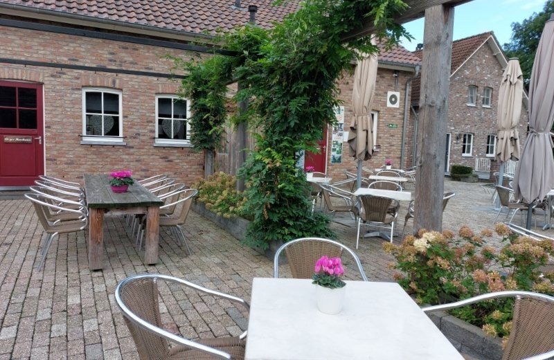 Receptie en boerderijterras